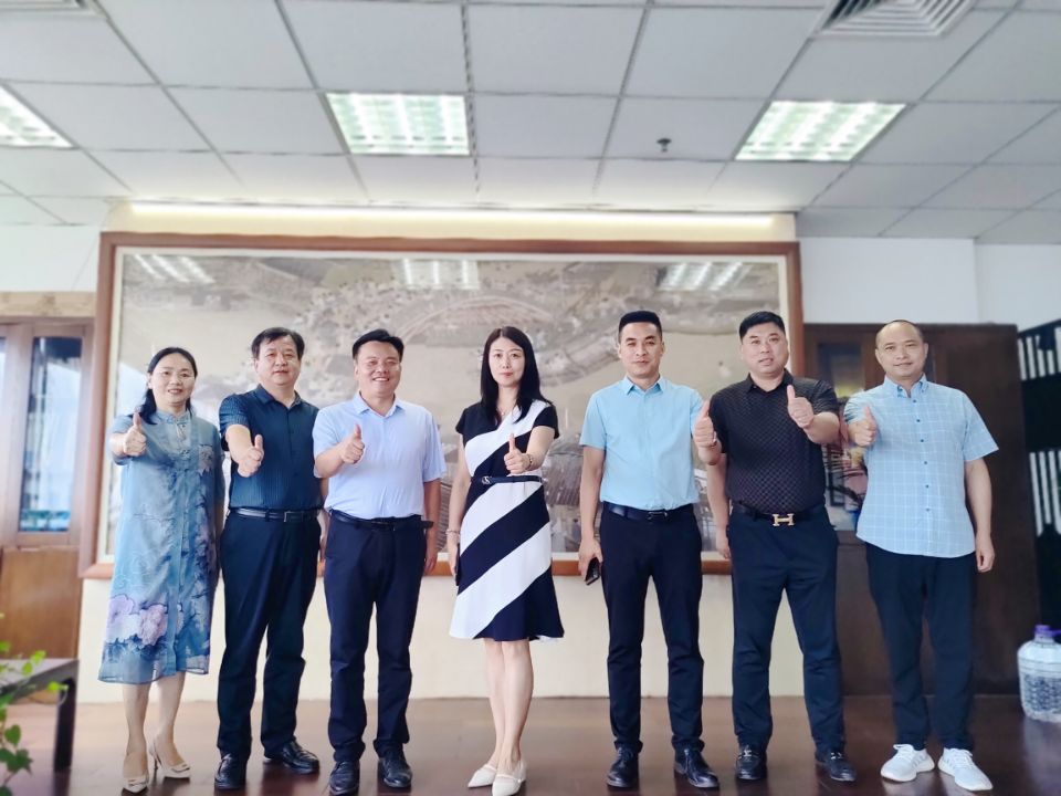 热烈欢迎！郏县经开区领导一行莅临我会，并与我会展开座谈