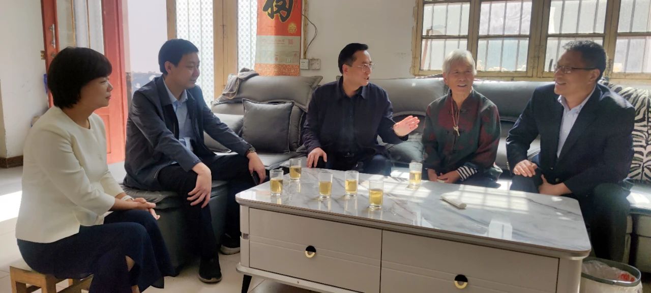 平顶山市侨联党组书记、主席买自强走访看望回国探亲侨胞