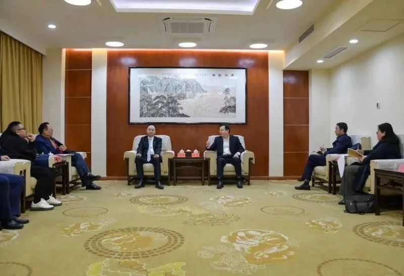 【团体会员】鄂州市委书记孙兵会见中国侨商会副会长、洛阳市侨商会会长邝远平等侨商企业家代表