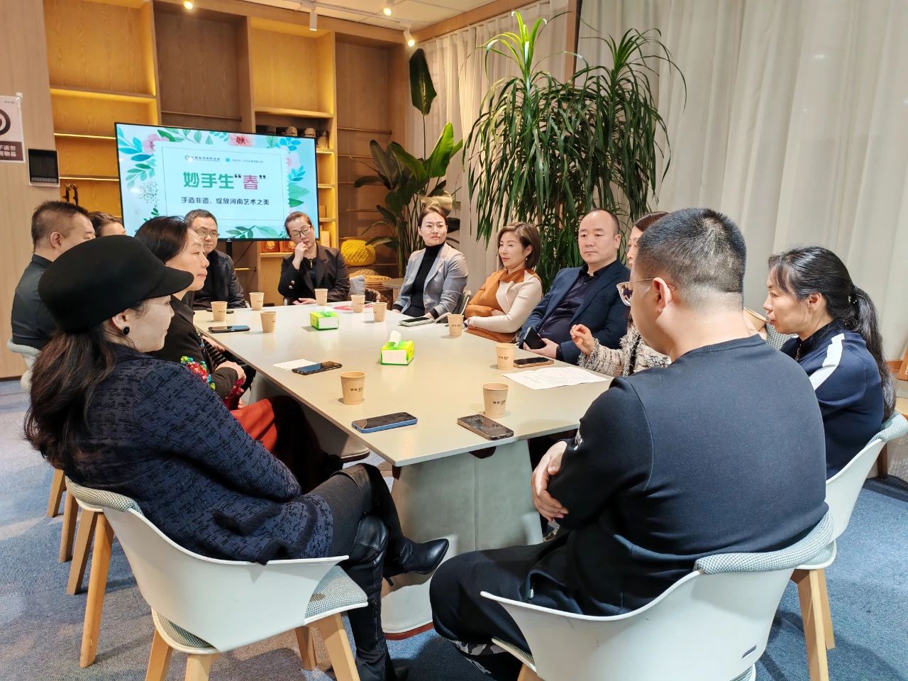 省侨商会携手如一文化举办“妙手生‘春’——手造非遗，绽放河南艺术之美”活动