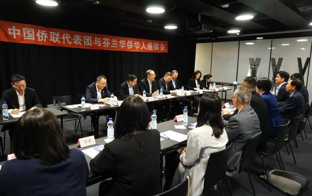 万立骏在芬兰走访侨团侨企、看望侨胞并与旅芬侨界代表座谈