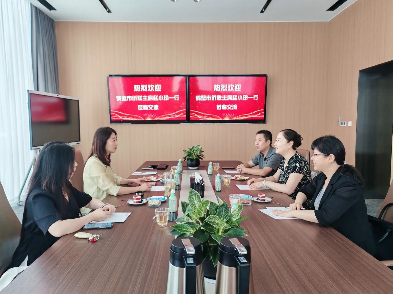 鹤壁市侨联党组书记、主席赵小玲一行来访省侨商会座谈交流