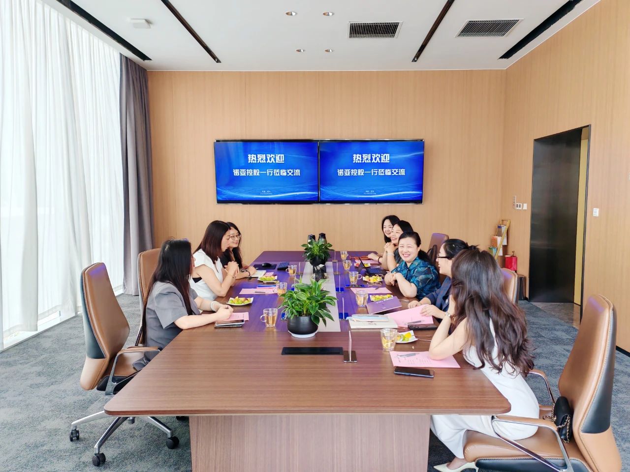 副会长单位诺亚财富一行到访省侨商会，并就赋能商会会员服务展开座谈