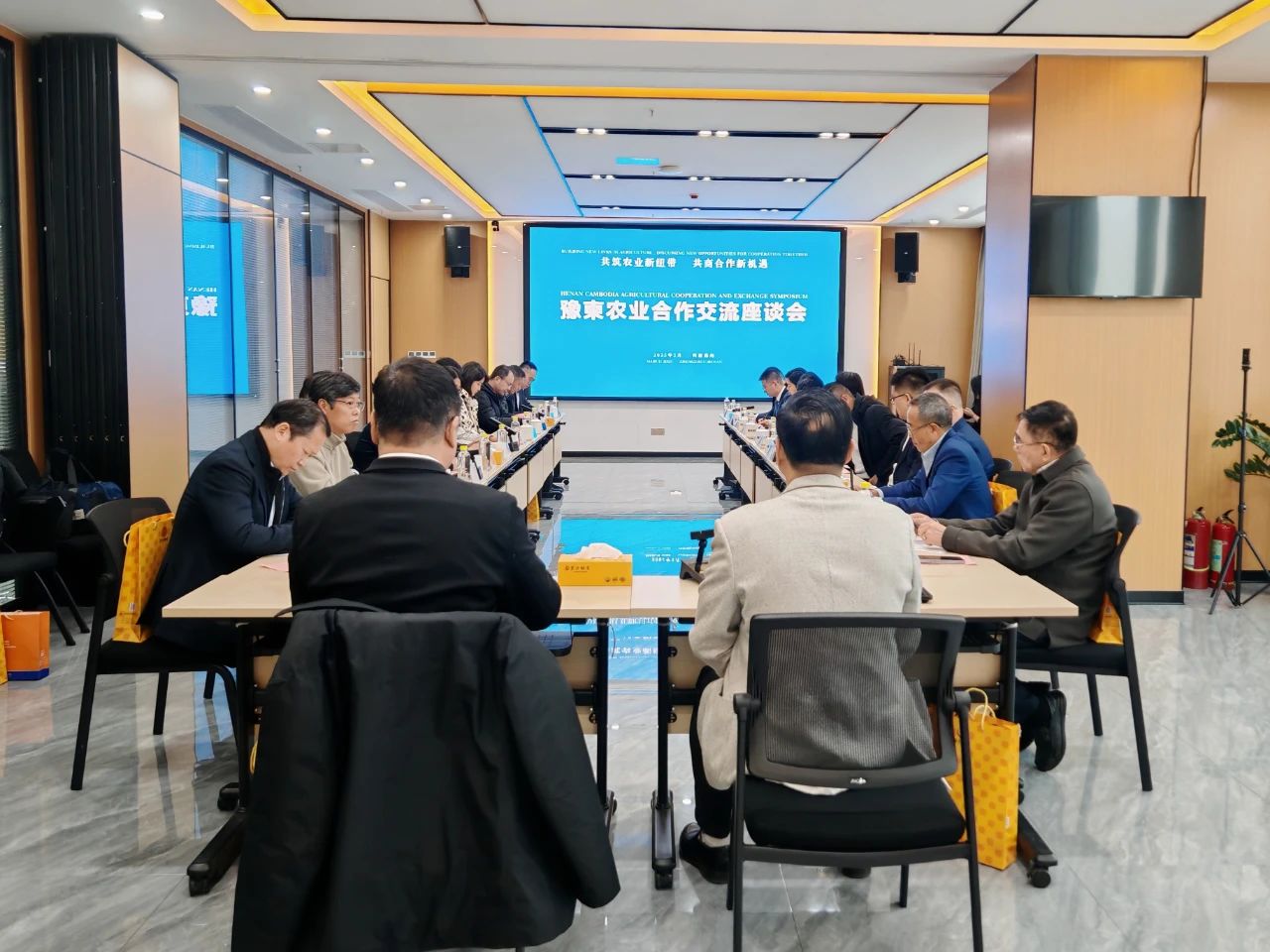 柬埔寨内政部国务秘书、副国务秘书一行到访河南省侨商会，并与河南企业家共探农业新机遇