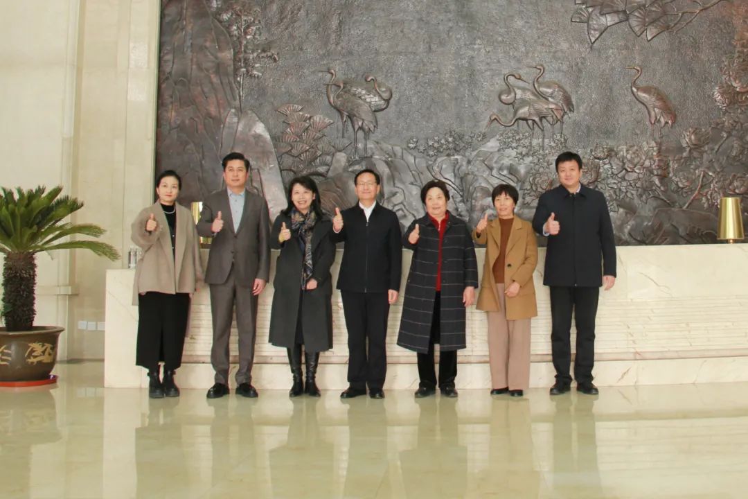 河南省侨联党组书记、主席杨海强一行走进河南省侨商会执行会长单位瑞美真发、常务副会长单位中原建设集团调研