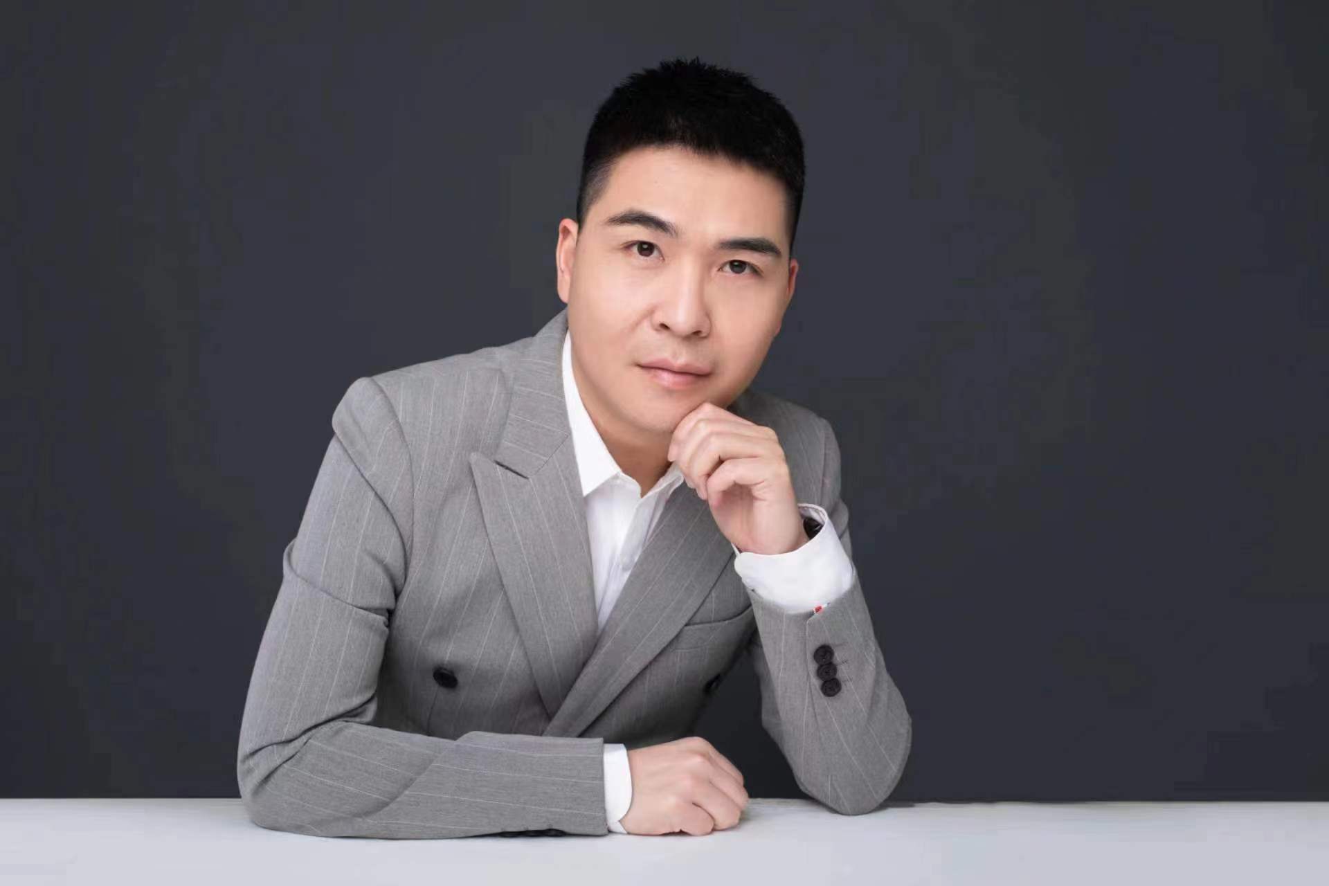侯占元