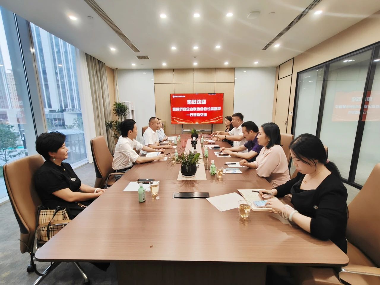 河南省侨商联合会名誉会长、贵州侨商企业联合会会长吴剑平一行到访座谈交流