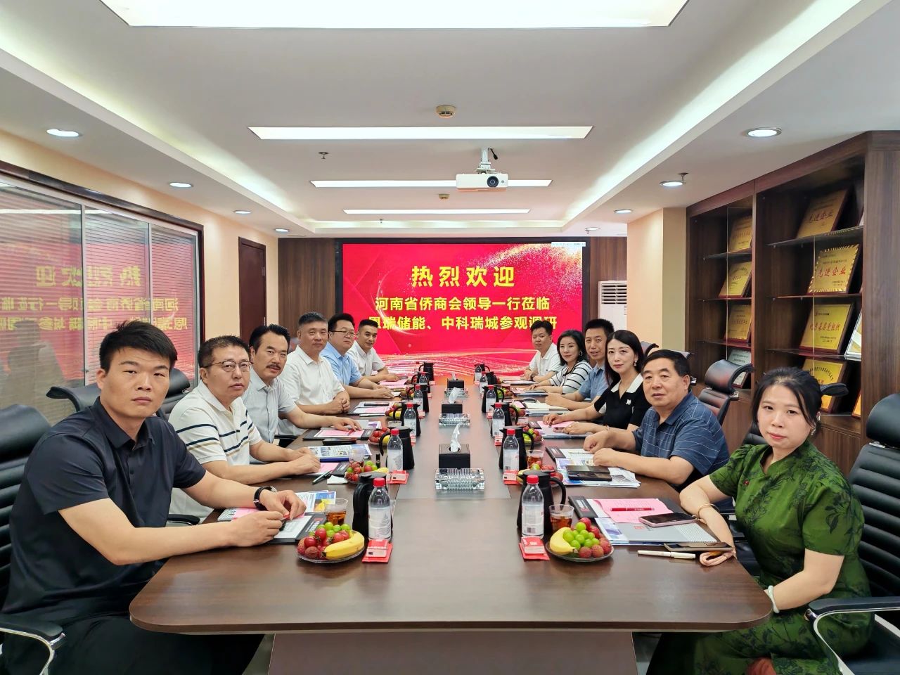 河南省侨商联合会走进我会副会长单位恩瑞储能、中科瑞城参观考察