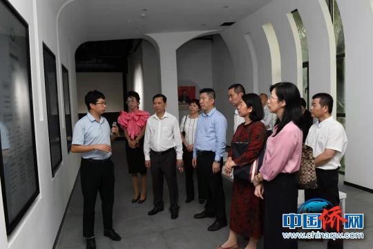 黎才旺一行到侨企世贸三亚国际金融中心调研。　曾海声 摄