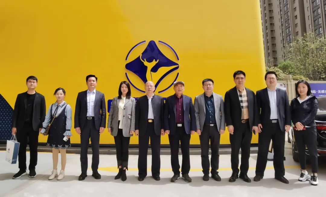 省侨商会调研走访副会长单位河南中睿石化有限公司，“网红”加油站令人眼前一亮！