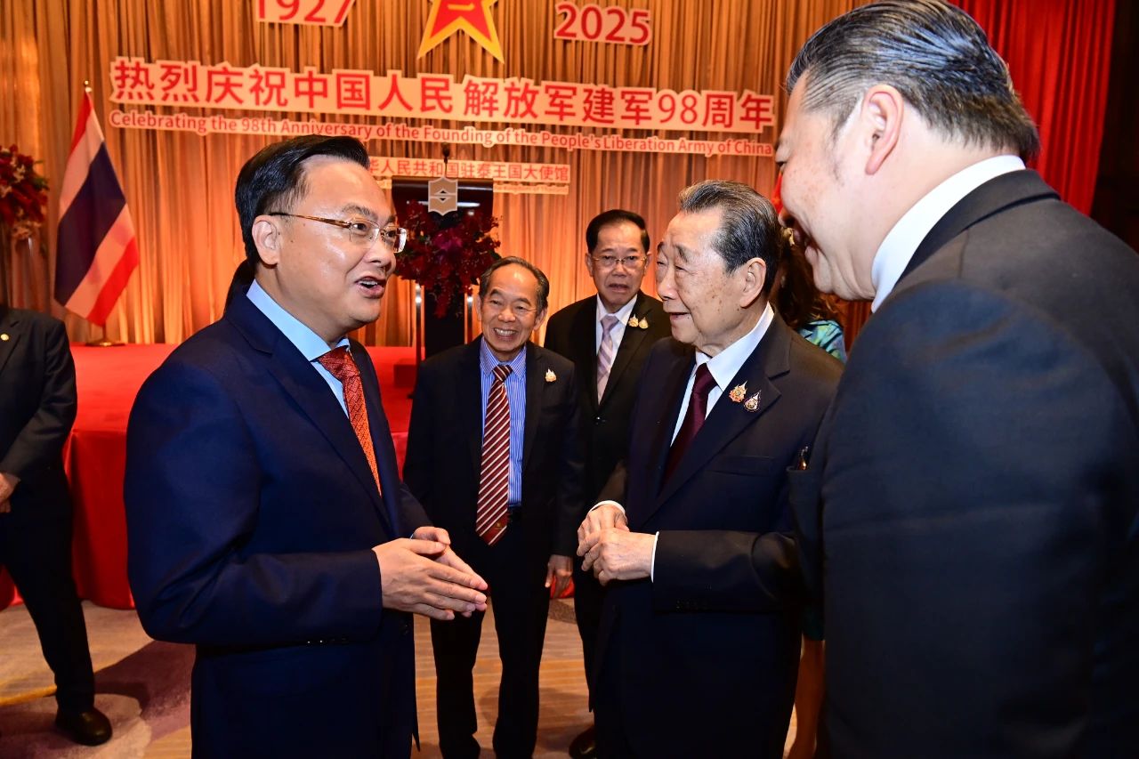 中国侨商联合会会长、正大集团资深董事长谢国民应邀出席中国驻泰国大使馆庆祝中国人民解放军建军98周年招待会