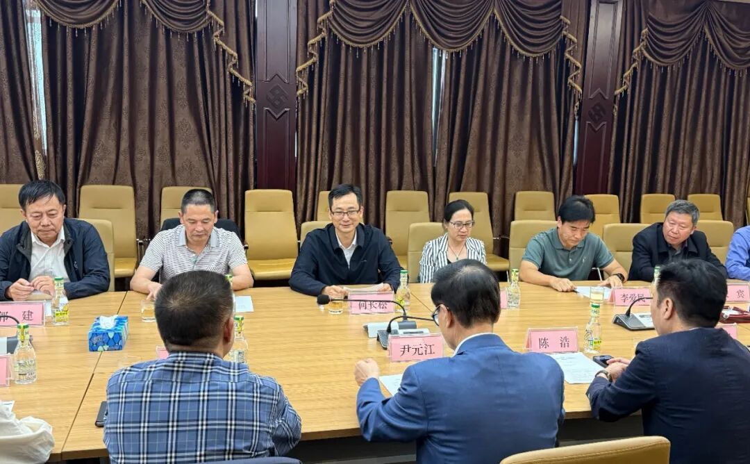 云南省侨联党组书记何长松一行莅临侨商联合会工作调研，为在滇侨企加油鼓劲