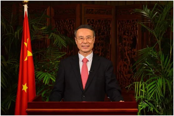 中国侨联主席万立骏向全球华侨华人拜年：万众一心加油干，携手共进奔小康